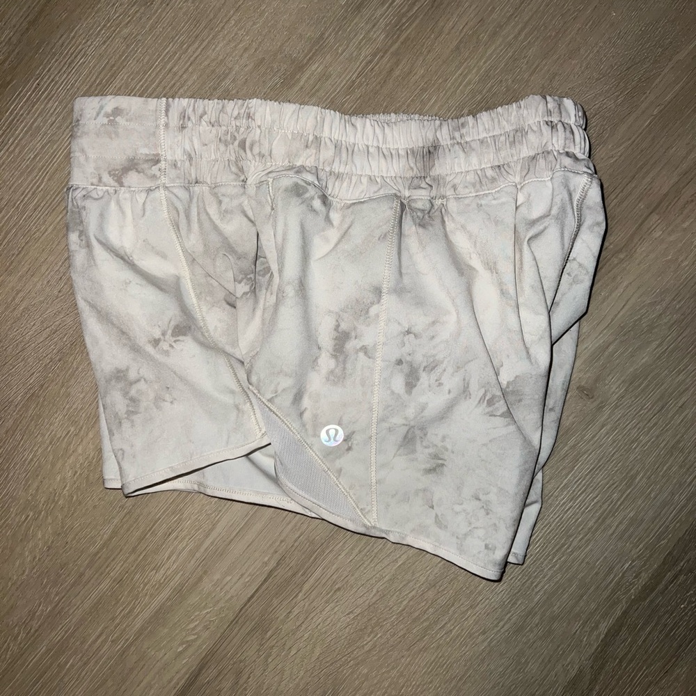 Lululemon Hotty Hot Low-rise short